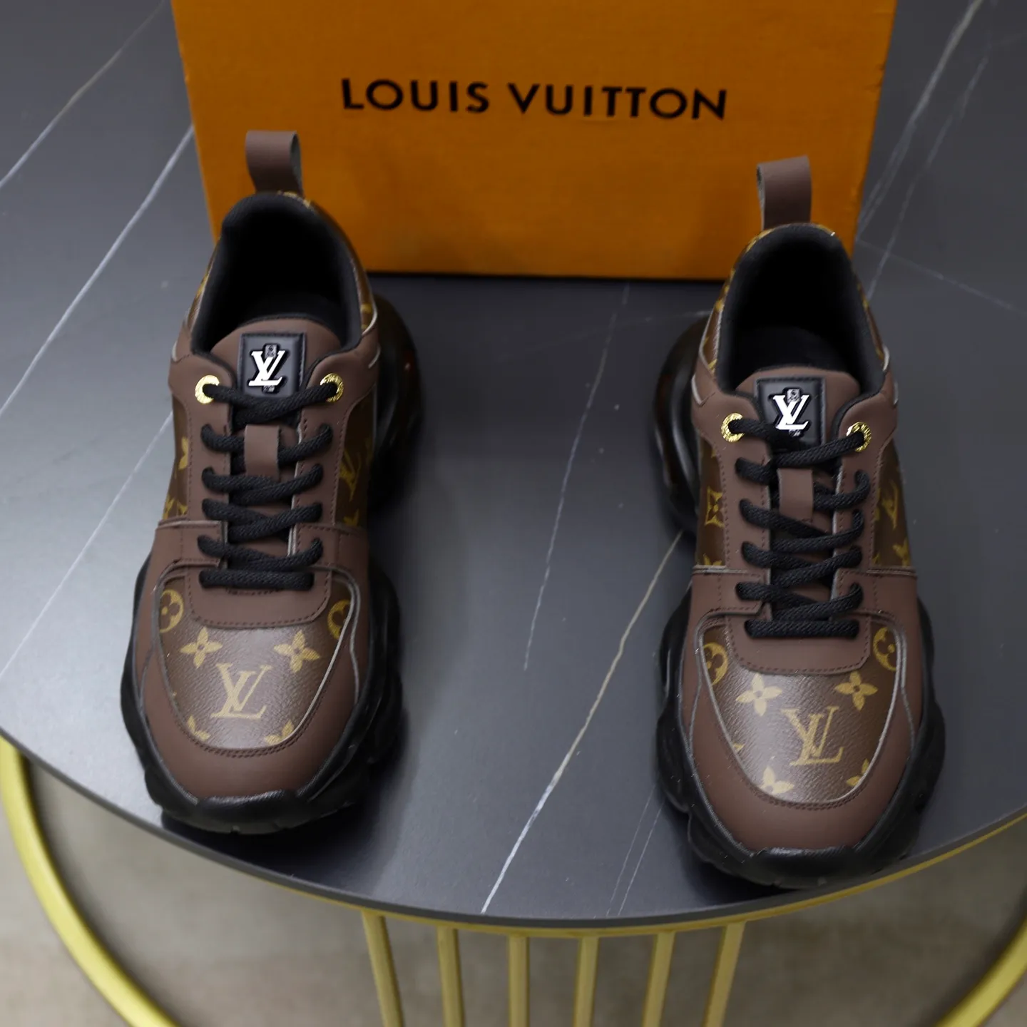 Ex-factory price: 462💰🙅‍♂️🙅‍♂️🙅‍♂️ Brand: Louis Vuitton Standard code: 38-44 (45 customized) Grade: Same as the official website Material: Original cowhide splicing fabric Comfortable and breathable lining Lightweight, soft and wear-resistant outsole Style category: Men's fashionable casual shoes Running sneakers Distinguished luxury brand elements Top luxury Color: actual picture color